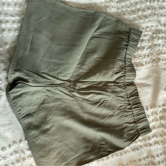 Dynamite NWT shorts - Picture 2 of 3